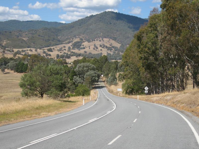 Eildon - Goulburn Valley Highway between Thornton and Eildon: View south-east along Goulburn Valley Hwy, 11 km west of Eildon