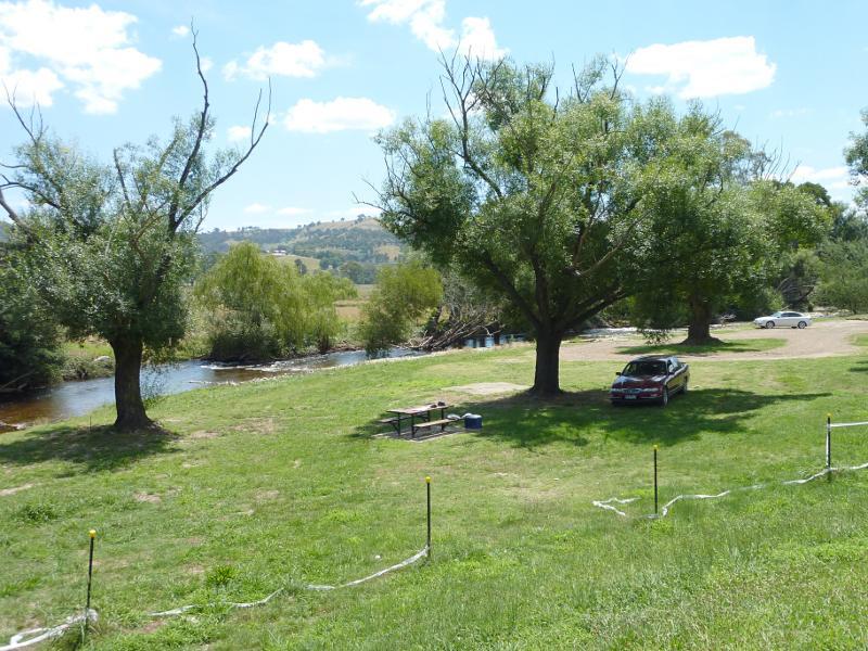 Eildon - Rubicon River, Taggerty-Thornton Road south of Thornton: Parkland beside Rubicon River