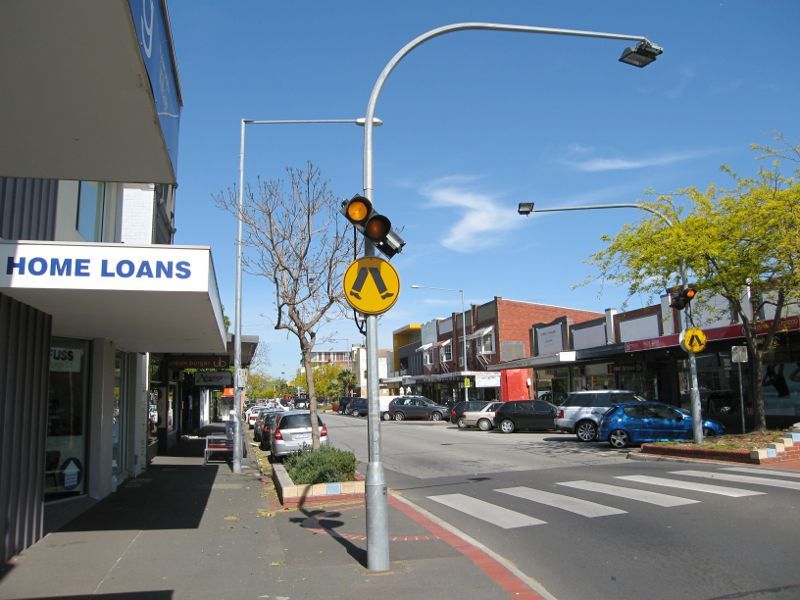 Elwood - Elwood Village, Ormond Road: View south-east along Ormond Rd between Beach Av and Vautier St