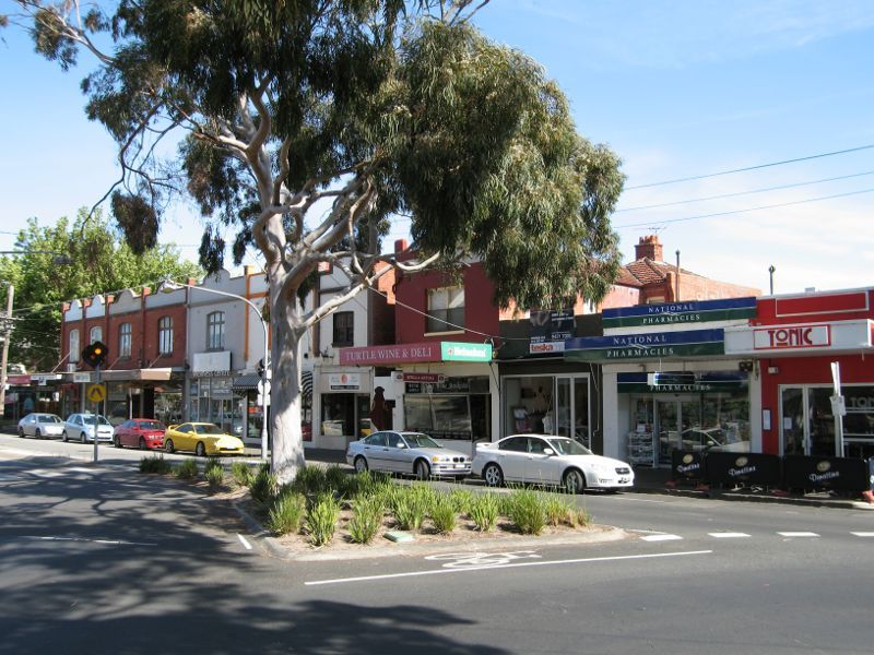 Elwood - Shops at junction of Ormond Road and Glen Huntly Road: Shops along south side of Ormond Rd east of Glen Huntly Rd