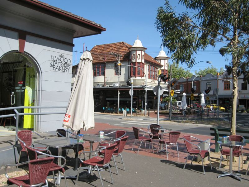Elwood - Shops at junction of Ormond Road and Glen Huntly Road: Bakery at corner of Glen Huntly Rd and Broadway