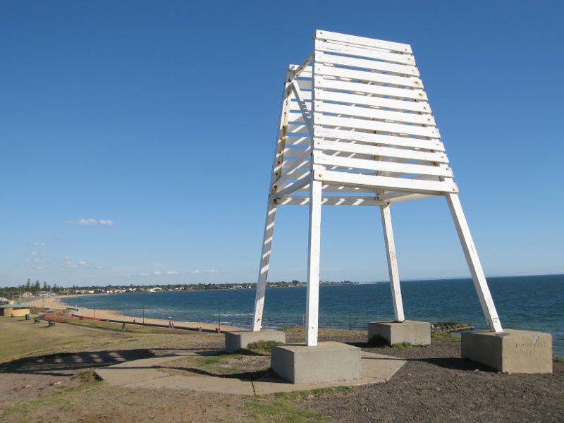 Elwood - Point Ormond Reserve and lookout at Point Ormond Hill: Navigation marker at Point Ormond Hill overlooking Elwood Beach