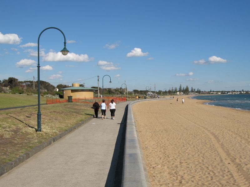 Elwood - Elwood Beach and coastline between Point Ormond and diversion drain - View south-east along beach and foreshore towards toilets