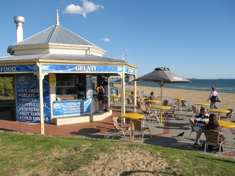 Elwood - Elwood Beach and coastline between Point Ormond and diversion drain: Kiosk and beachfront tables
