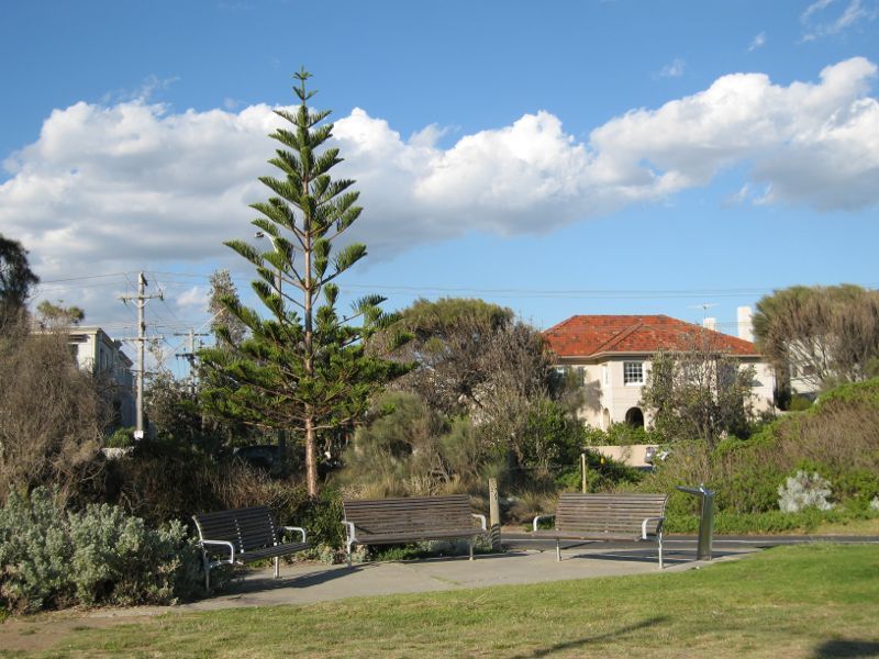 Elwood - Elwood Beach and coastline between Point Ormond and diversion drain: Seating within foreshore reserve near kiosk