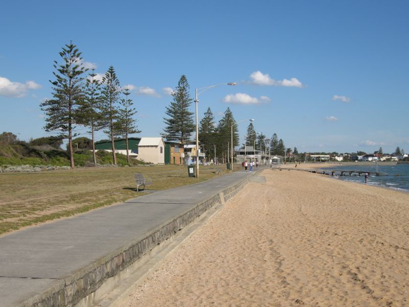 Elwood - Elwood Beach and coastline between Point Ormond and diversion drain - View south-east along beach and foreshore towards angling and sailing club