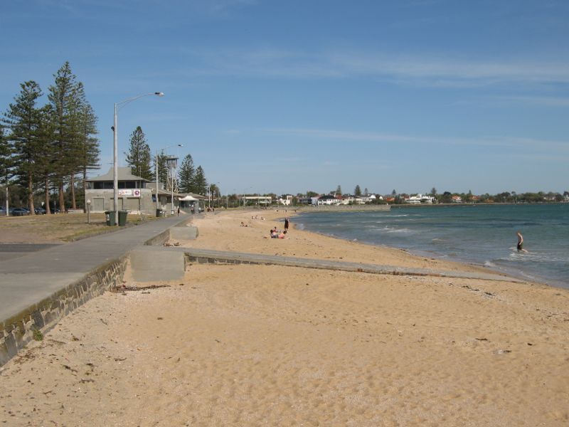 Elwood - Elwood Beach and coastline between Point Ormond and diversion drain - View south-east along beach towards ramp at sailing club