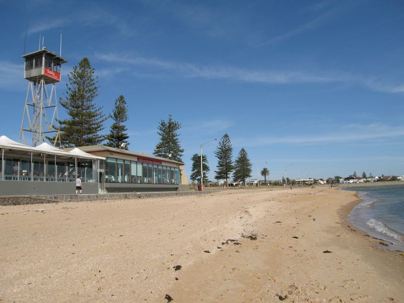 Elwood - Elwood Beach and coastline between Point Ormond and diversion drain: Beach in front of Sails By The Bay restaurant