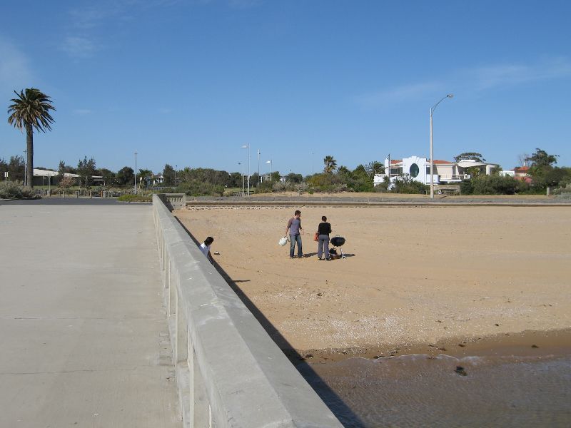 Elwood - Beach and coastline at diversion drain at end of Head Street: View back towards beach and foreshore from diversion drain