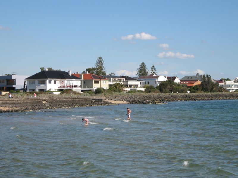 Elwood - Beach and coastline at diversion drain at end of Head Street: Coastline and houses south of diversion drain