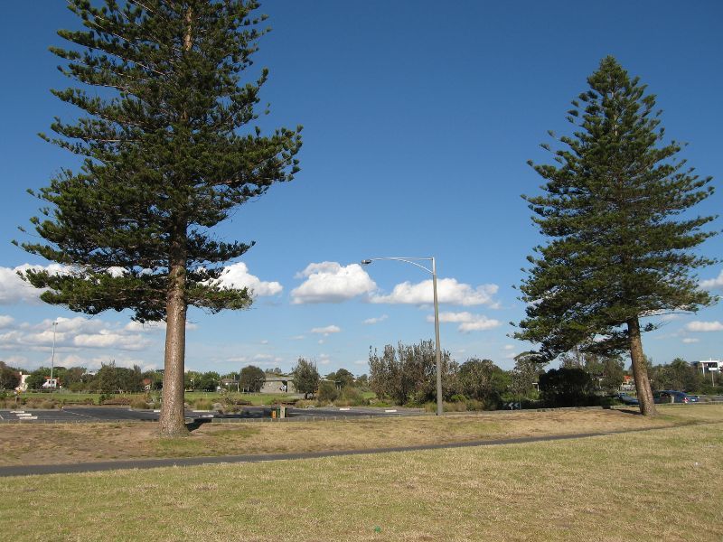 Elwood - Elwood Park, Head Street: View through park from foreshore