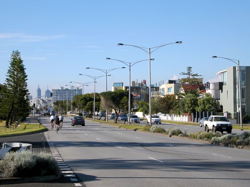 Elwood - Marine Parade and Ormond Esplanade: View north along Marine Pde at Point Ormond Av