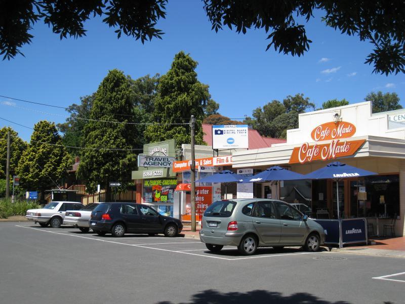 Emerald - Shops and commercial centre, Kilvington Drive: View north-east along Main St service road towards Murphys Way