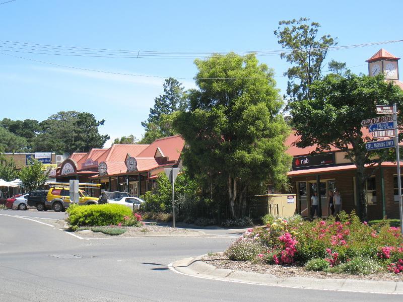 Emerald - Shops and commercial centre, Kilvington Drive: View south along Kilvington Dr at Main St