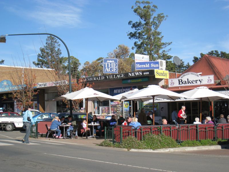Emerald - Shops and commercial centre, Kilvington Drive: Shops along west side of Kilvington Dr