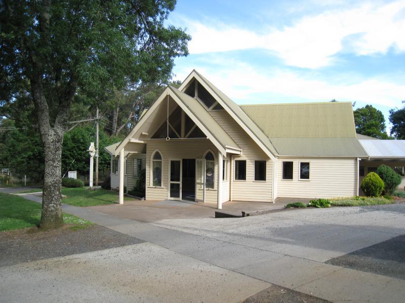 Emerald - Around Emerald: St Marks church, corner Church St and Memorial Dr