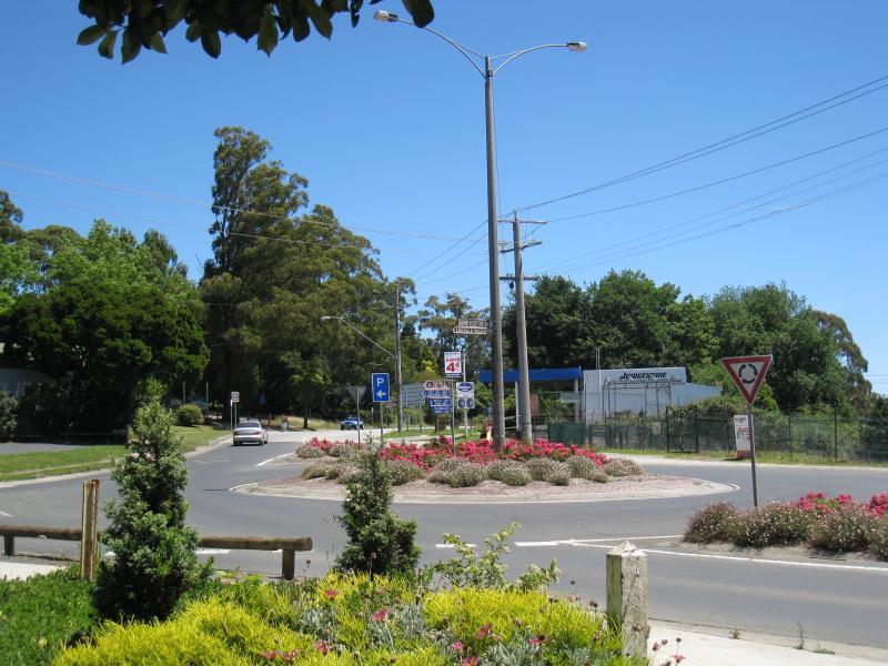 Emerald - Shops and commercial centre, Main Street between Beaconsfield Road and Monbulk Road: View south-west along Main St at Beaconsfield Rd