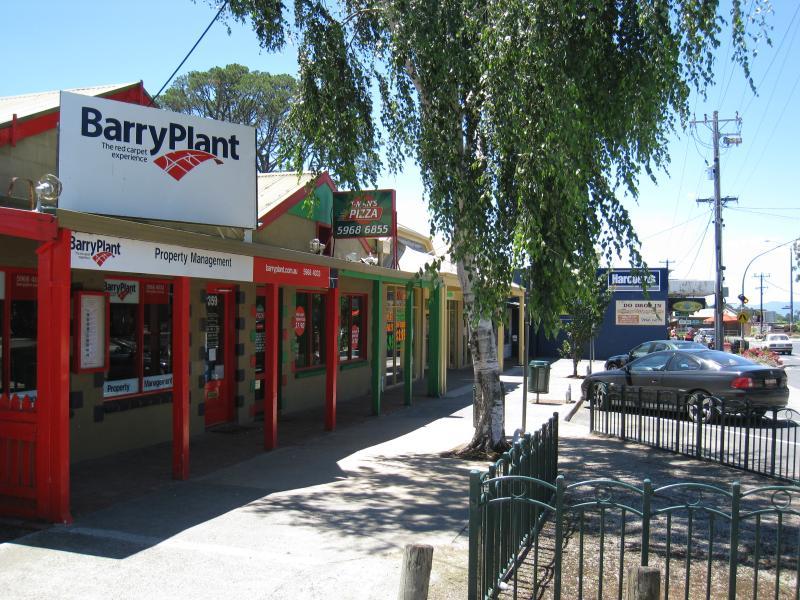 Emerald - Shops and commercial centre, Main Street between Beaconsfield Road and Monbulk Road: View north along Main St between Beaconsfield Rd and Monbulk Rd