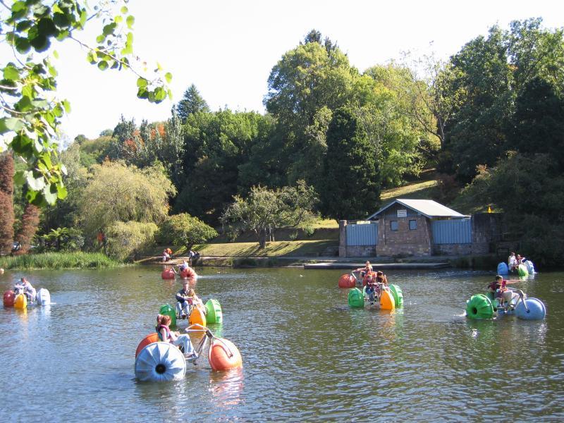 Emerald - Emerald Lake Park: Water bikes on Lake Treganowan
