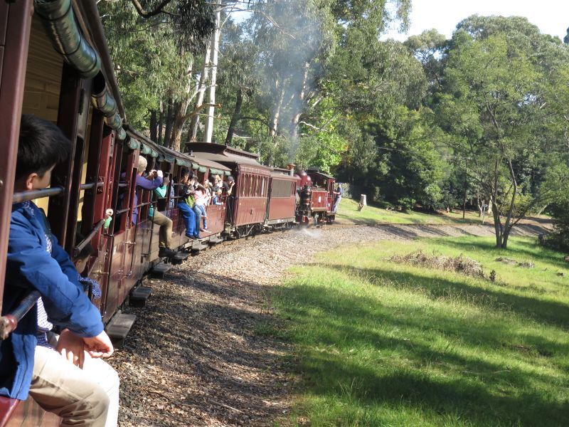 Emerald - Emerald Lake Park: Puffing Billy through park