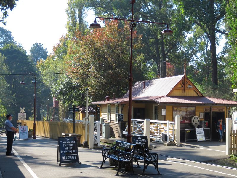 Emerald - Emerald Lake Park: Lakeside station
