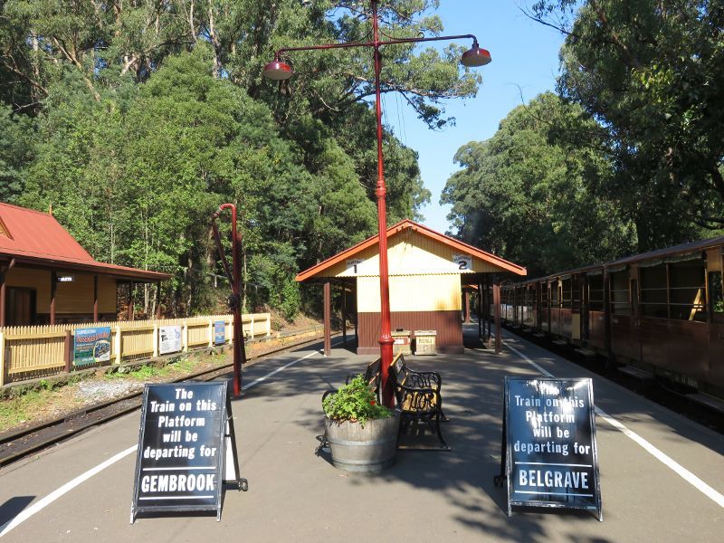 Emerald - Emerald Lake Park: View south along platform of Lakeside Station