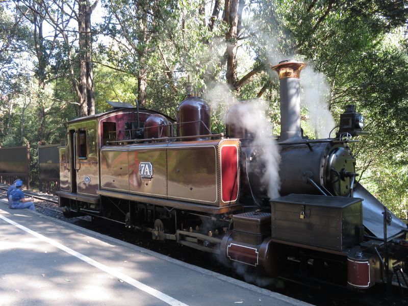 Emerald - Emerald Lake Park: Puffing Billy at Lakeside Station