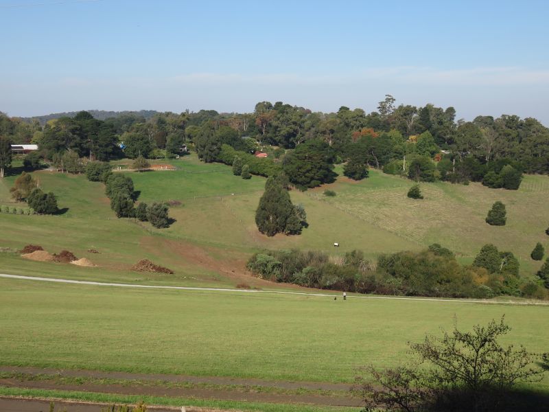 Emerald - Beaconsfield-Emerald Road and surroundings: Park beside Puffing Billy railway
