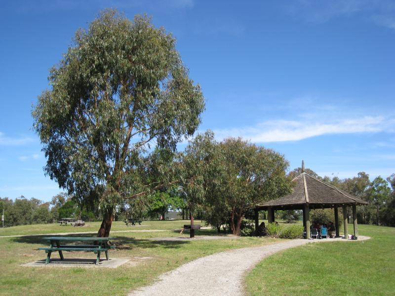Emerald - Cardinia Reservoir Park: Duffys Lookout Picnic Area