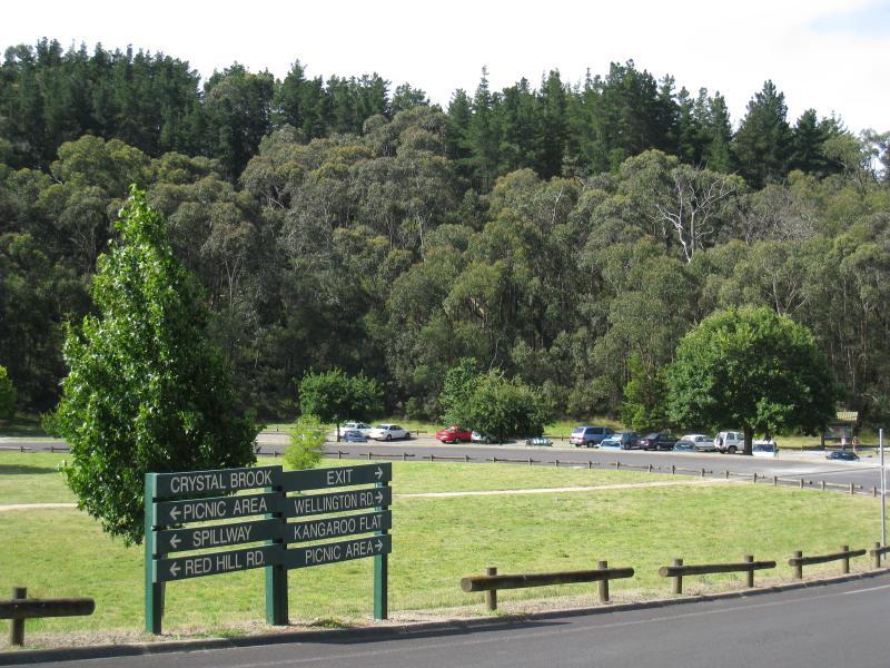 Emerald - Cardinia Reservoir Park: Road junction near Kangaroo Flat Picnic Area