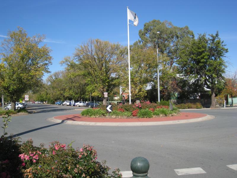 Euroa - Commercial centre and shops, Binney Street and Railway Street: View south along Binney St at Brock St