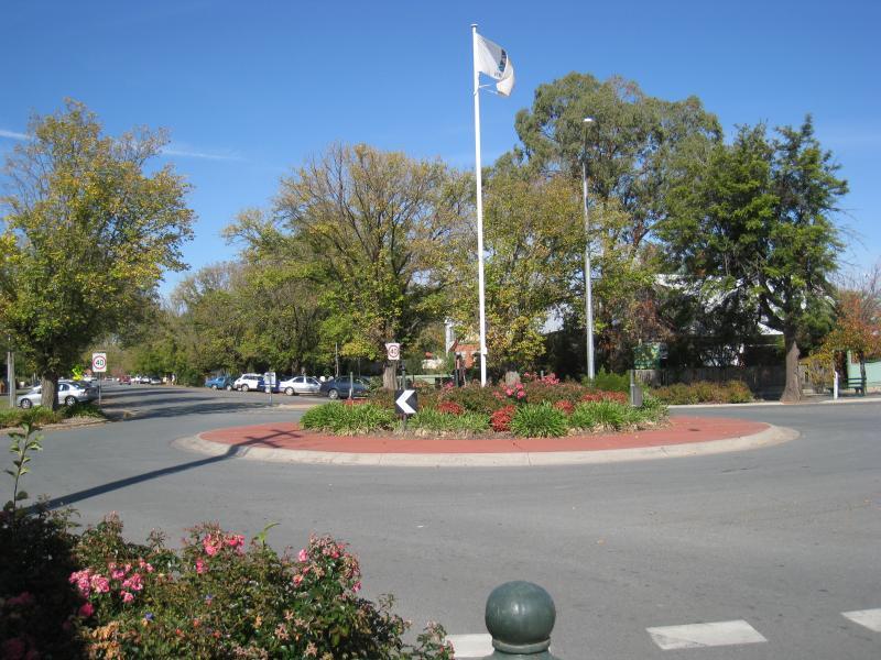Euroa - Commercial centre and shops, Binney Street and Railway Street - View south along Binney St at Brock St