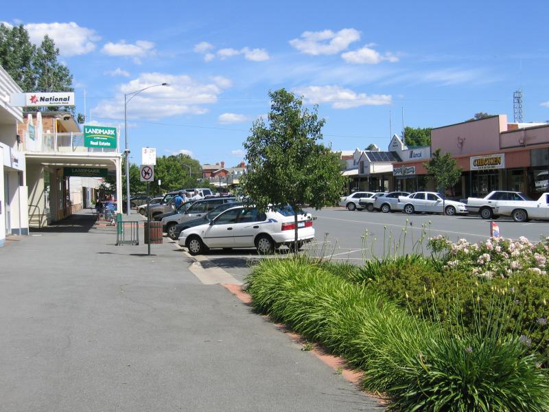 Euroa - Commercial centre and shops, Binney Street and Railway Street: View south along Binney St at Railway St