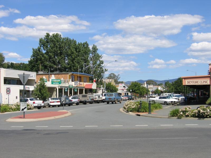 Euroa - Commercial centre and shops, Binney Street and Railway Street - View south along Binney St at Railway St