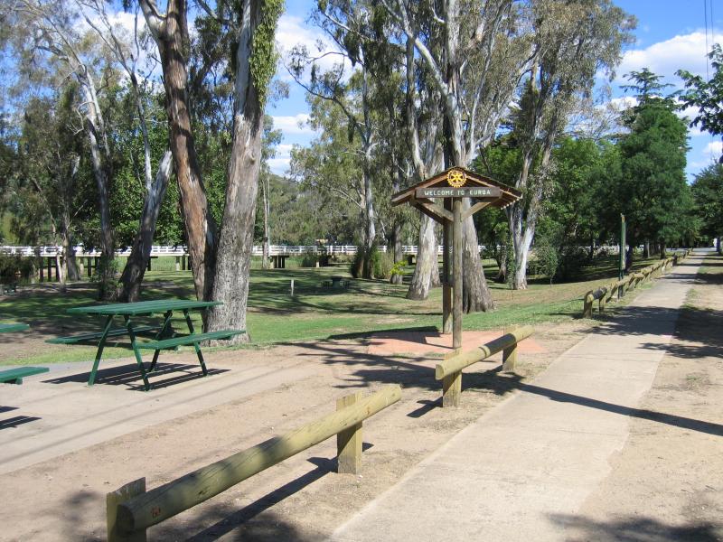 Euroa - Seven Creeks and surrounding parkland, Kirkland Avenue: View south through park towards Burtons Bridge