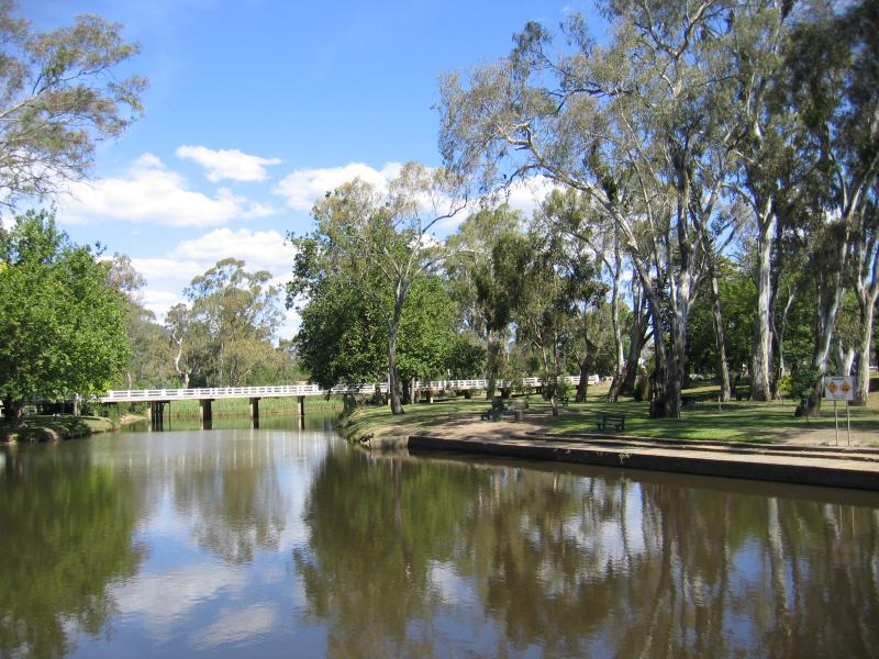 Euroa - Seven Creeks and surrounding parkland, Kirkland Avenue: View south-east along Seven Creeks towards Burtons Bridge