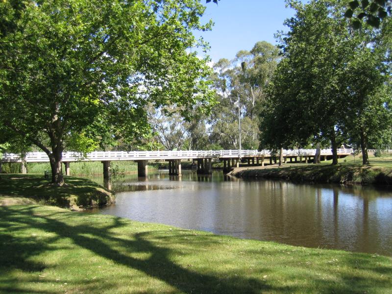 Euroa - Seven Creeks and surrounding parkland, Kirkland Avenue: View south-east along Seven Creeks towards Burtons Bridge