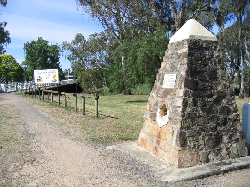 Euroa - Tarcombe Street around Seven Creeks: Hume and Hovell monument, corner Tarcombe St and Kirkland Av