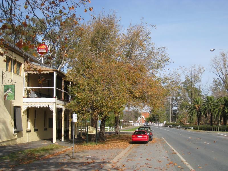 Euroa - Tarcombe Street around Seven Creeks: Seven Creeks Hotel, view south-west along Tarcombe Street towards Foy St