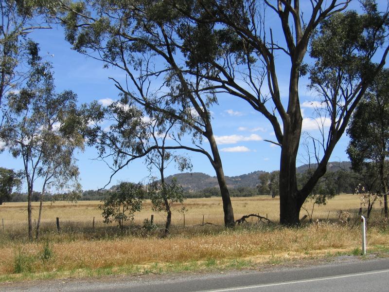 Euroa - Around Euroa and outskirts: View south-east from Euroa Main Road, 3 km south-west of town centre