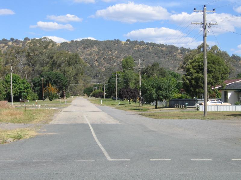 Euroa - Around Euroa and outskirts: View south-east along Gobur St at Tarcombe St