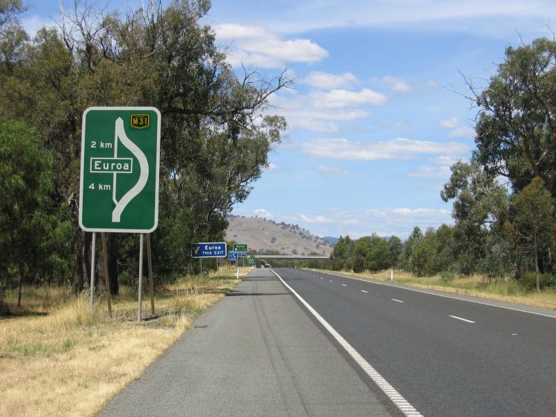 Euroa - Hume Freeway around Euroa: View east along Hume Freeway towards Euroa exit (western side of town)