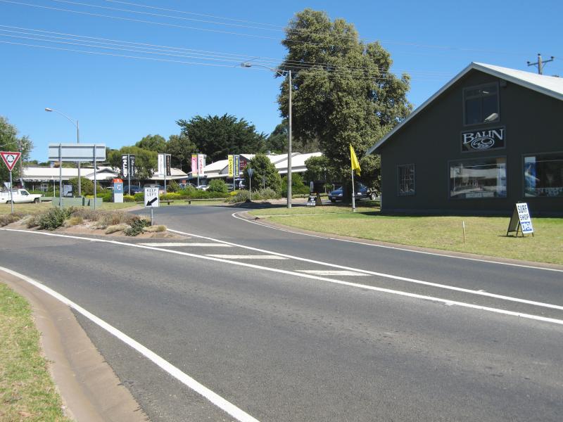 Flinders - Commercial centre and shops: View south along Wood St towards Cook St