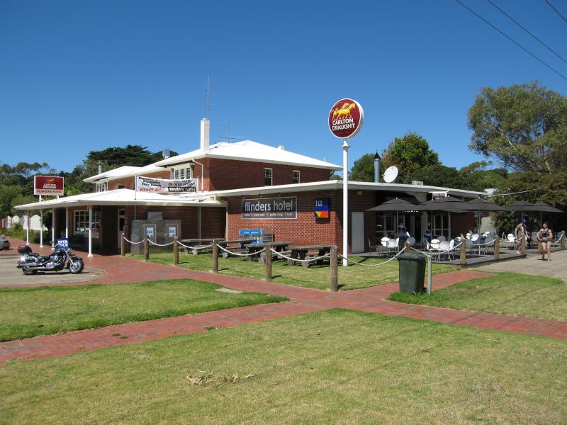 Flinders - Commercial centre and shops: Flinders Hotel, corner Wood St and Cook St