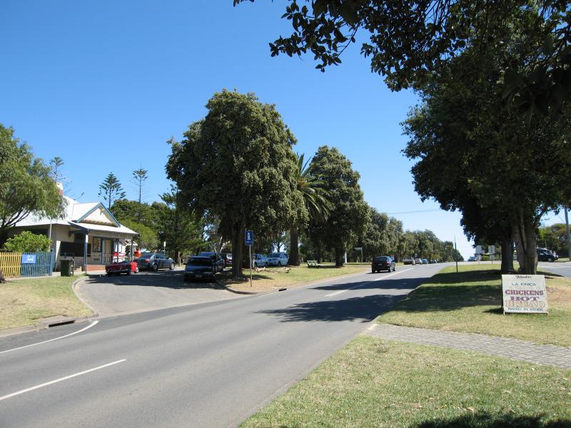 Flinders - Commercial centre and shops: View west along Cook St towards post office and Norman St