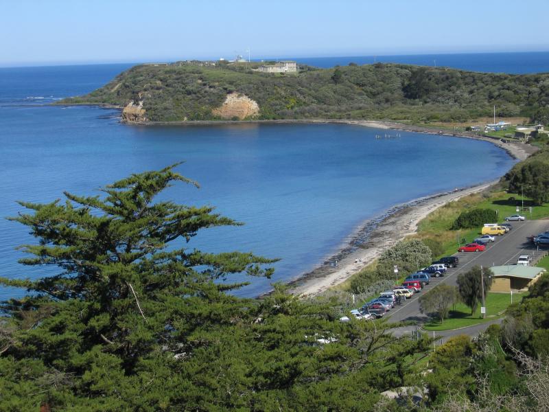 Flinders - Coast along Western Port (Kennon Cove): View south along coast towards Yacht Club and West Head from war memorial in Bass Park