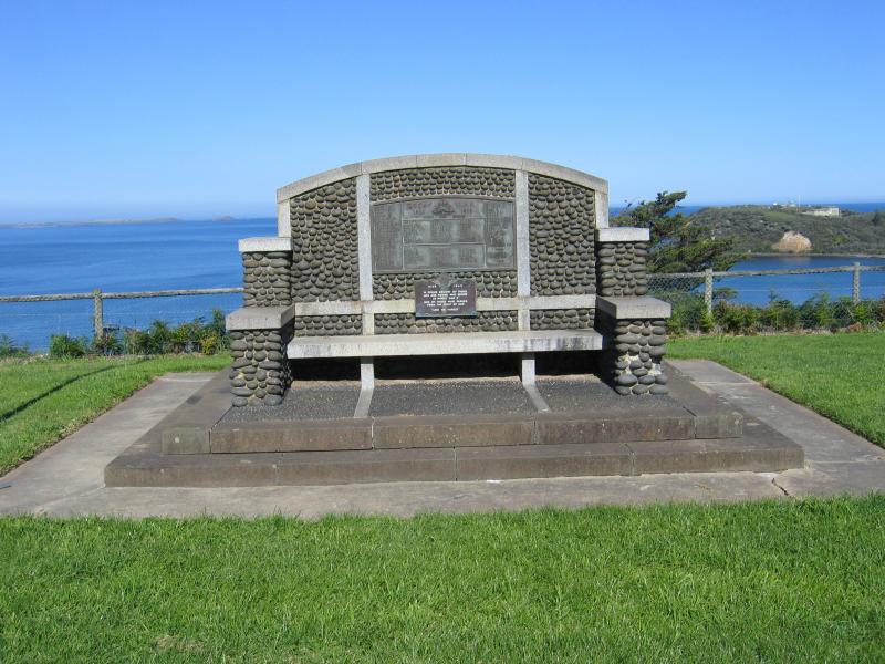 Flinders - Coast along Western Port (Kennon Cove): War memorial, Bass Park