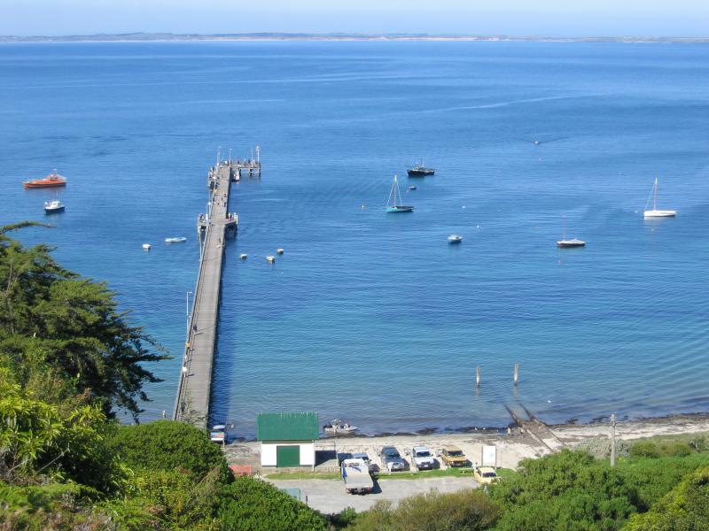 Flinders - Coast along Western Port (Kennon Cove): View down to Flinders Jetty from war memorial, Bass Park