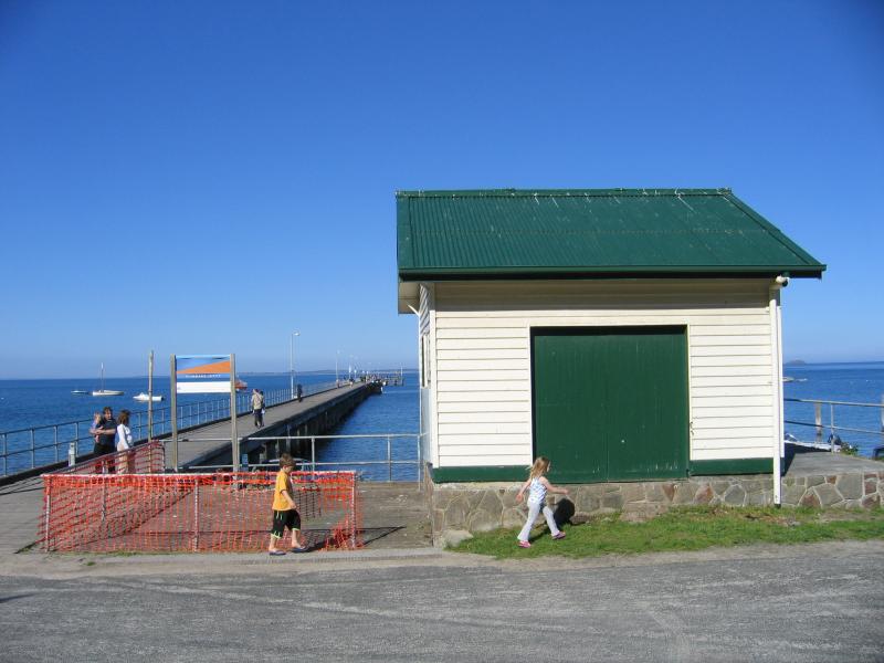 Flinders - Flinders Jetty and foreshore: Entrance to Flinders Jetty
