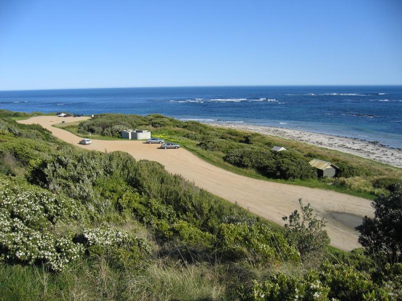Flinders - Coast along Bass Strait and Ocean Beach: View down to car park, Golf Links Rd, at Mushroom Reef